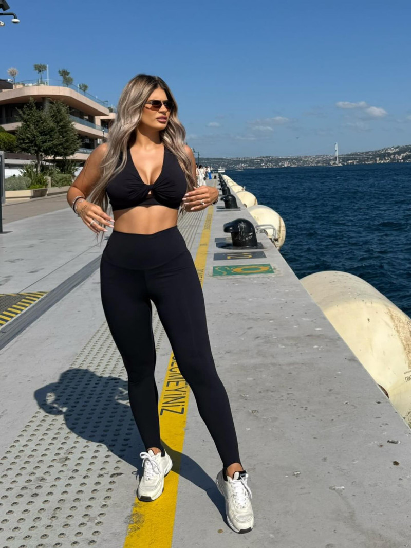 vanessadragus_1764151159_3774295945622601732_316023848
