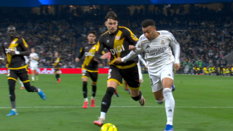 Andrei Rațiu a pus mâna pe Kylian Mbappe în careu și zeci de mii de oameni au reacționat la unison! Verdictul specialistului