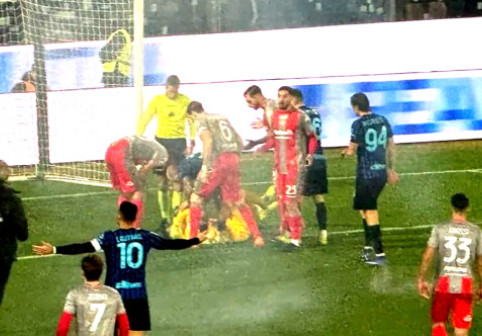 Cu vârf și îndesat! A venit "nota de plată", după scenele care l-au făcut pe Chivu să intre pe teren