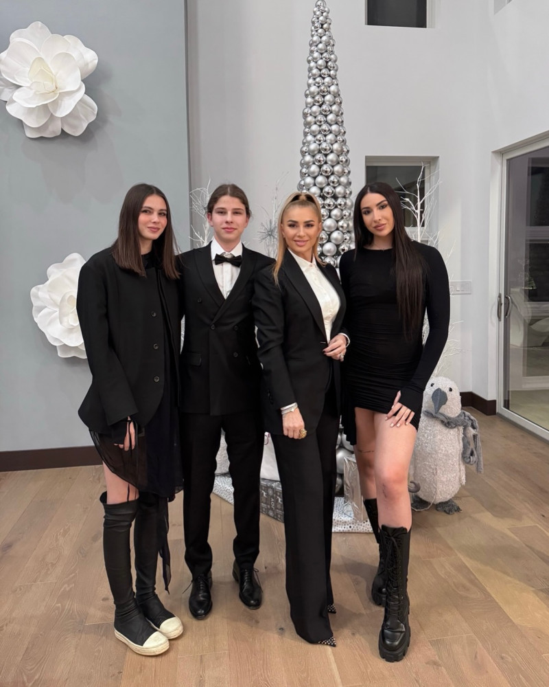 anamariaprodanreghecampf_1765925245_3789178054942421770_345693274