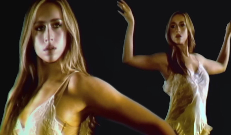 Tate McRae new music video 'Revolving door'