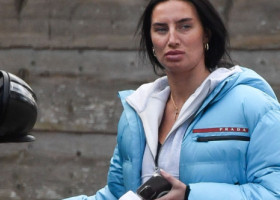 Lovitură de teatru! Amenințată cu dezmoștenirea dacă nu divorțează, a rămas însărcinată. Reacția amantei