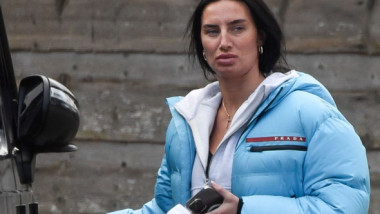 Lovitură de teatru! Amenințată cu dezmoștenirea dacă nu divorțează, a rămas însărcinată. Reacția amantei