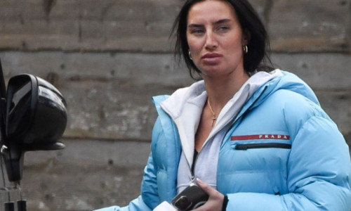 Lovitură de teatru! Amenințată cu dezmoștenirea dacă nu divorțează, a rămas însărcinată. Reacția amantei