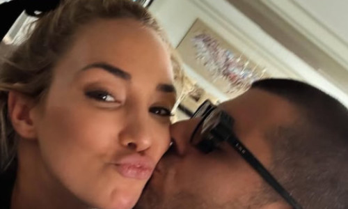 Lovitură: ADIO, după ZECE ani și PATRU copii! A rupt tăcerea după ce a apărut numele presupusei amante: ”Suferim”