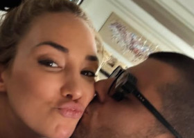 Lovitură: ADIO, după ZECE ani și PATRU copii! A rupt tăcerea după ce a apărut numele presupusei amante: ”Suferim”