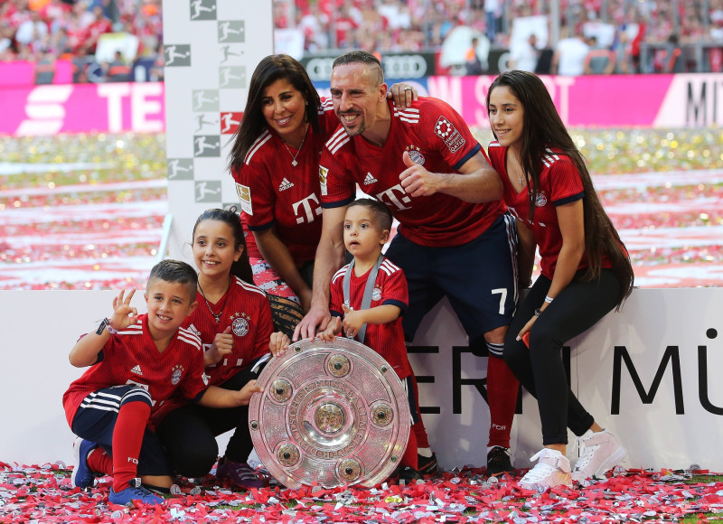 BAU 12 05 2018 München Fußball FC Bayern München vs VfB Stuttgart Franck Ribery mit v l seinem