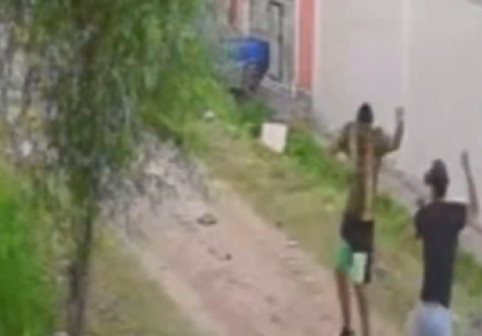 ”Șoc în fotbal”: a fost ucis pe stradă! Fratele său, principalul suspect, a fugit. Camerele de supraveghere au surprins totul