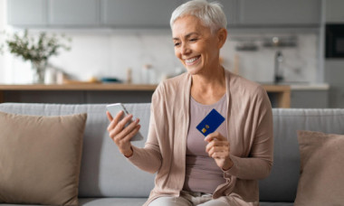 Mesaj pentru 2.400.000 de pensionari de la Casa de Pensii. „Banii pe februarie, virați”. Când intră pe card?