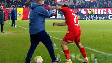 Scene neverosimile în Cupa României: Armstrong a "luat foc" și l-a îmbrâncit pe Dorinel Munteanu!