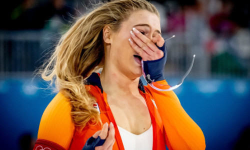 Și-a desfăcut fermoarul la JO de iarnă, chiar sub privirile logodnicului, iar acum vine răsplata