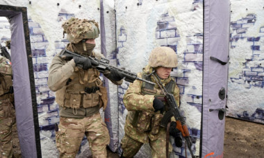 Ordonanța prin care crește vârsta de pensionare a militarilor e gata. Cheltuielile, reduse cu 10%