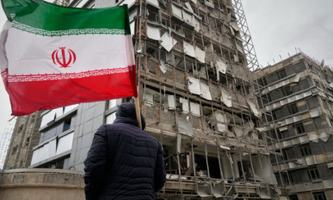 Lovitură de teatru, după bombardamentele din Iran