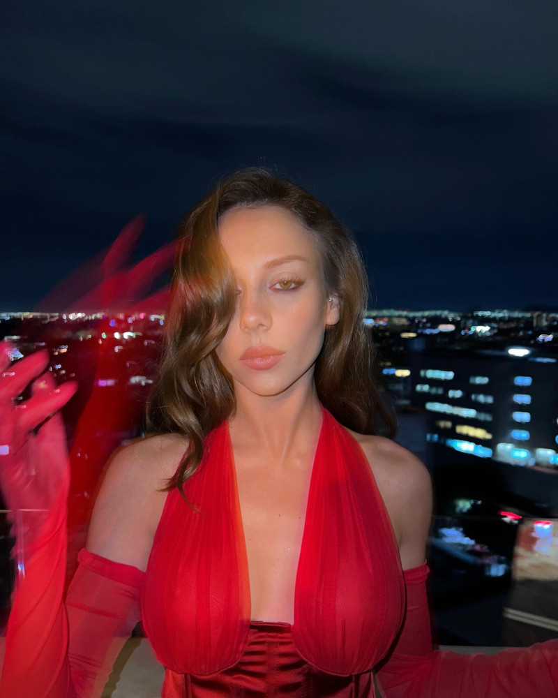 ester_exposito_1700848148_3243271795555705744_386189519