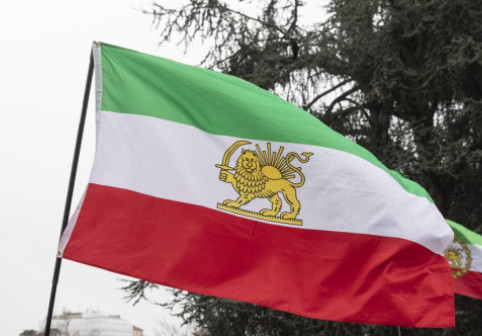 Iranienii ”au întors armele” cu riscul pierderii libertății