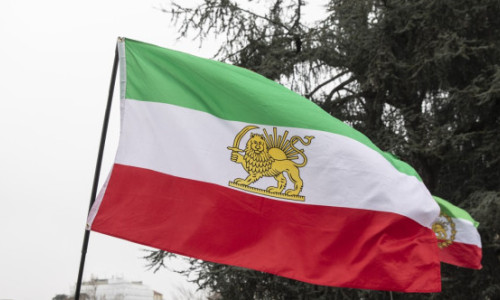 Iranienii ”au întors armele” cu riscul pierderii libertății