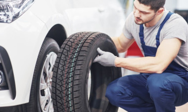 Video Cele mai bune și cele mai proaste anvelope de vară în 2026. ADAC a testat 16 modele 225/50 R17