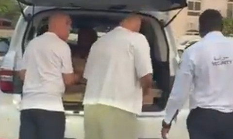 Fără dubii: cum l-au numit arabii pe Cosmin Olăroiu, după ce a deschis portbagajul mașinii și i-a lăsat pe toți fără cuvinte