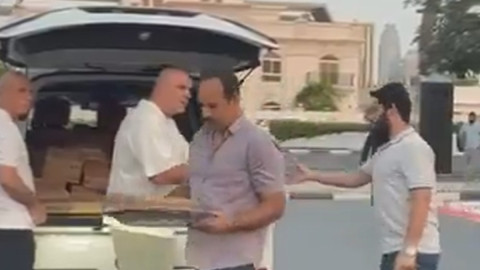 FOTO Prima reacție a lui Cosmin Olăroiu, după ce a deschis portbagajul mașinii sale și i-a lăsat fără cuvinte pe arabi