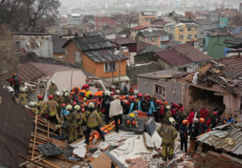 Explozie puternică și două clădiri prăbușite, cu patru zile înainte de Turcia - România!
