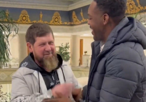 ”Trădat” de SUA, Jon Jones a mers la ”președintele” Kadyrov și a semnat: ”Rusia a adoptat un fiu”