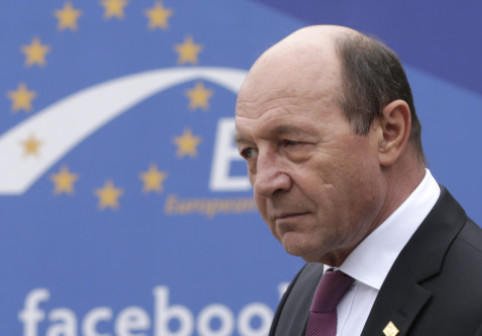 Traian Băsescu a fost convins și a dat banii: ”El l-a păcălit pe șacalul ăsta de Băsescu! Genial”