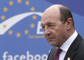 Traian Băsescu a fost convins și a dat banii: ”El l-a păcălit pe șacalul ăsta de Băsescu! Genial”