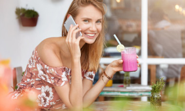 Telefonul tău te spionează? Adevărul din spatele aplicațiilor gratuite: Nu plătești cu bani, plătești cu tine