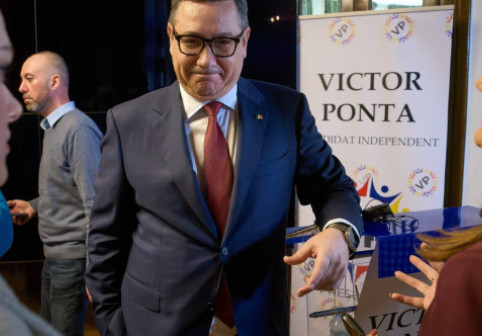 Surprins cu tricoul Turciei pe sub cel al României, Victor Ponta a reacționat rapid