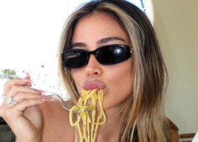 "Cea mai frumoasă jurnalistă", în luna a patra de sarcină: "Vulgarități de care nici nu știam că există!"