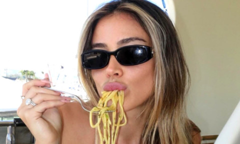 "Cea mai frumoasă jurnalistă", în luna a patra de sarcină: "Vulgarități de care nici nu știam că există!"