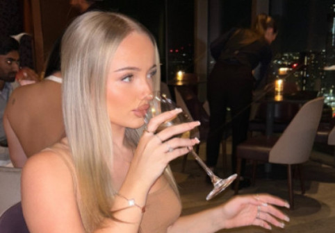 La 20 de ani, a dat marea lovitură, dar părinții au lăsat-o fără cuvinte: au jignit-o crunt și au renegat-o! ”Dezgustător”