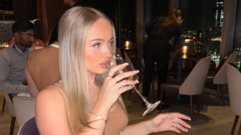 La 20 de ani, a dat marea lovitură, dar părinții au lăsat-o fără cuvinte: au jignit-o crunt și au renegat-o! ”Dezgustător”