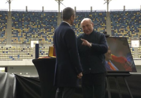 Gestul făcut de Traian Băsescu, după ce a depus coroana la sicriul lui Mircea Lucescu