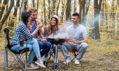 Amendă 2.500 lei dacă lași cărbunii de la grătar nestinși. Ce nu mai ai voie să lași în pădure după grătar?