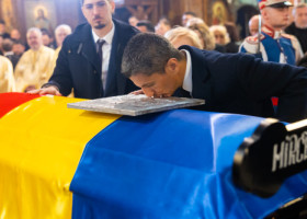 "Chiar nu și-a putut stăpâni emoțiile!" Răzvan Lucescu, discurs impresionant la înmormântarea lui Mircea Lucescu