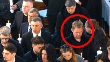 FOTO Apariție total neașteptată la înmormântarea lui Mircea Lucescu! Nu l-a recunoscut mai nimeni