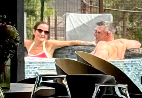 FOTO O Jurnalistă celebră și un antrenor uriaș, filmați pe ascuns împreună! Ambii sunt căsătoriți