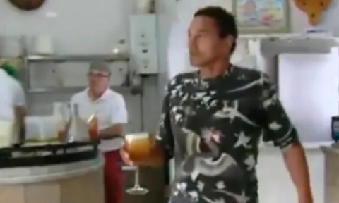 A rămas fără un picior din cauza unei felii de tort! Povestea tragică a unui star ajuns ospătar: ”Am vrut să mor”