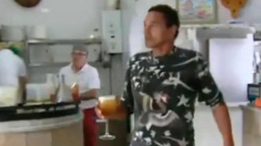 A rămas fără un picior din cauza unei felii de tort! Povestea tragică a unui star ajuns ospătar: ”Am vrut să mor”