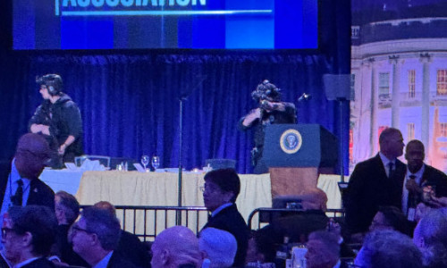 A stat chiar în fața lui Trump când a început atactul armat și a lăsat pe toată lumea ”mască”: ”Am savurat fiecare moment”