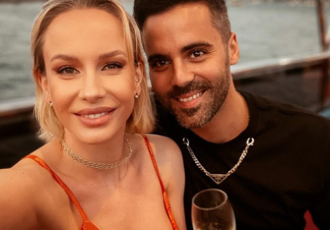 Sandra Izbașa, postare în miez de noapte, la două zile după momentul viral cu Poliția și "scoate șprițul ăla"