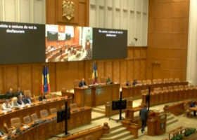 Ropote de aplauze în Parlamentul României. Momentul în care toți s-au ridicat în picioare
