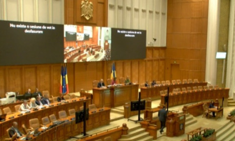 Ropote de aplauze în Parlamentul României. Momentul în care toți s-au ridicat în picioare