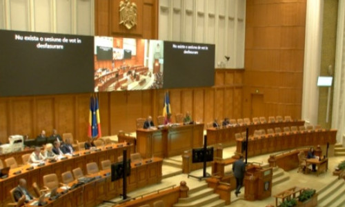 Ropote de aplauze în Parlamentul României. Momentul în care toți s-au ridicat în picioare