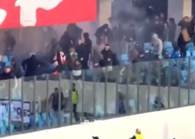 Imaginea care a făcut înconjurul lumii: un copil a trebuit să fie aruncat peste gard! ”Oroarea fotbalului din Serbia”