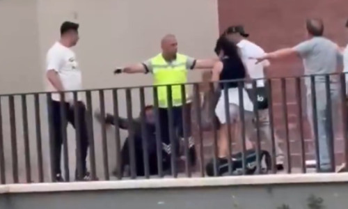 VIDEO E obsedat de o actriță celebră și i-a atacat iubitul în plină stradă! Ce a urmat
