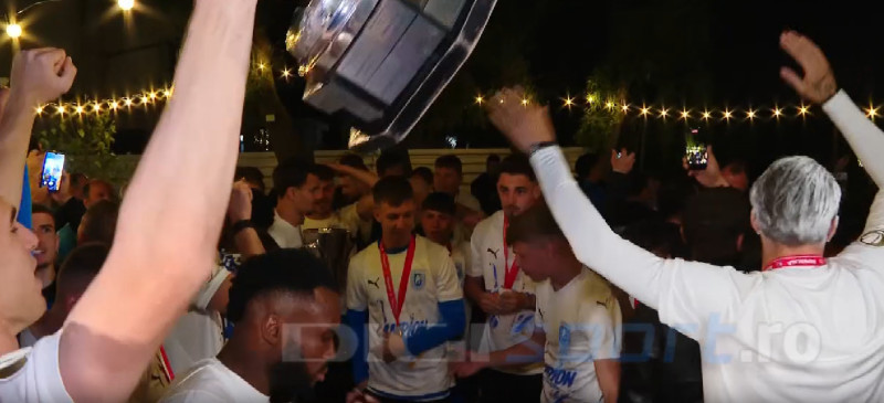 petrecere titlu21