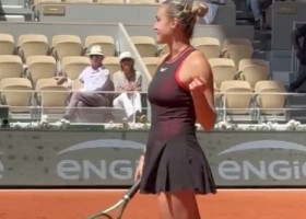 Aryna Sabalenka a oprit meciul la Roland Garros și i-a zis direct arbitrului: ”Nu e prea aproape de mine?”