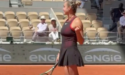 Aryna Sabalenka a oprit meciul la Roland Garros și i-a zis direct arbitrului: ”Nu e prea aproape de mine?”